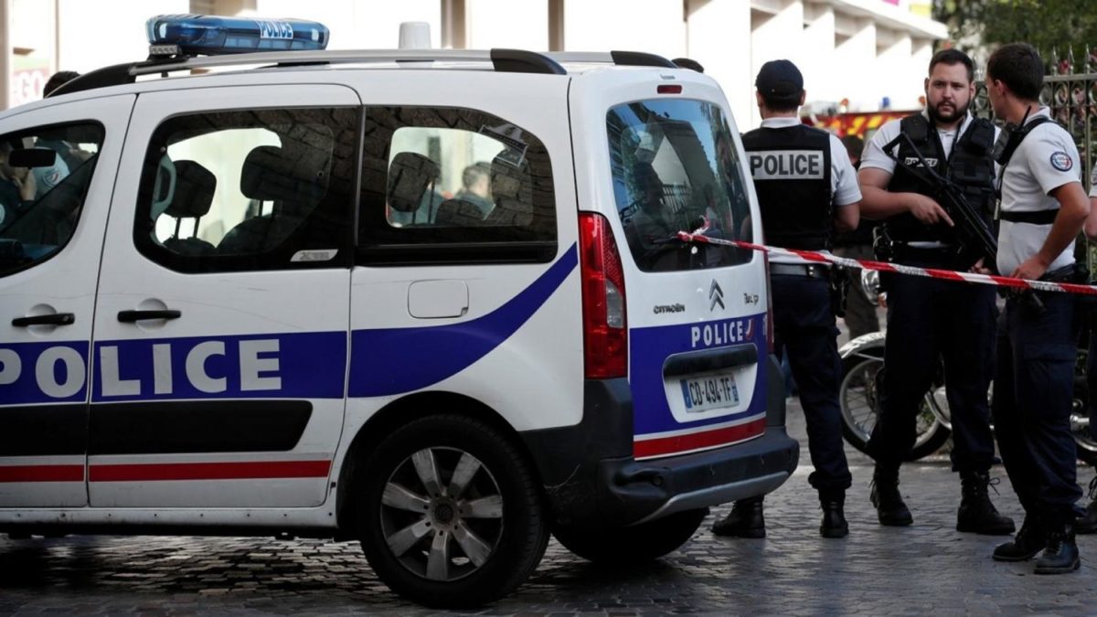 5 arrested in Paris after explosives were found